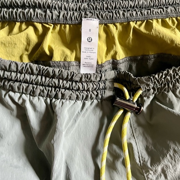 Lululemon Evergreen Short
Grey Sage / Yellow Pear / Green Fern - Picture 8 of 9
